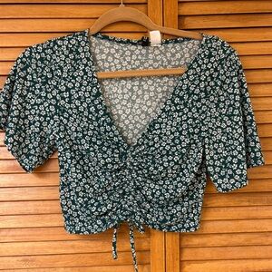 Divided Green and White Puff Sleeve Crop Blouse